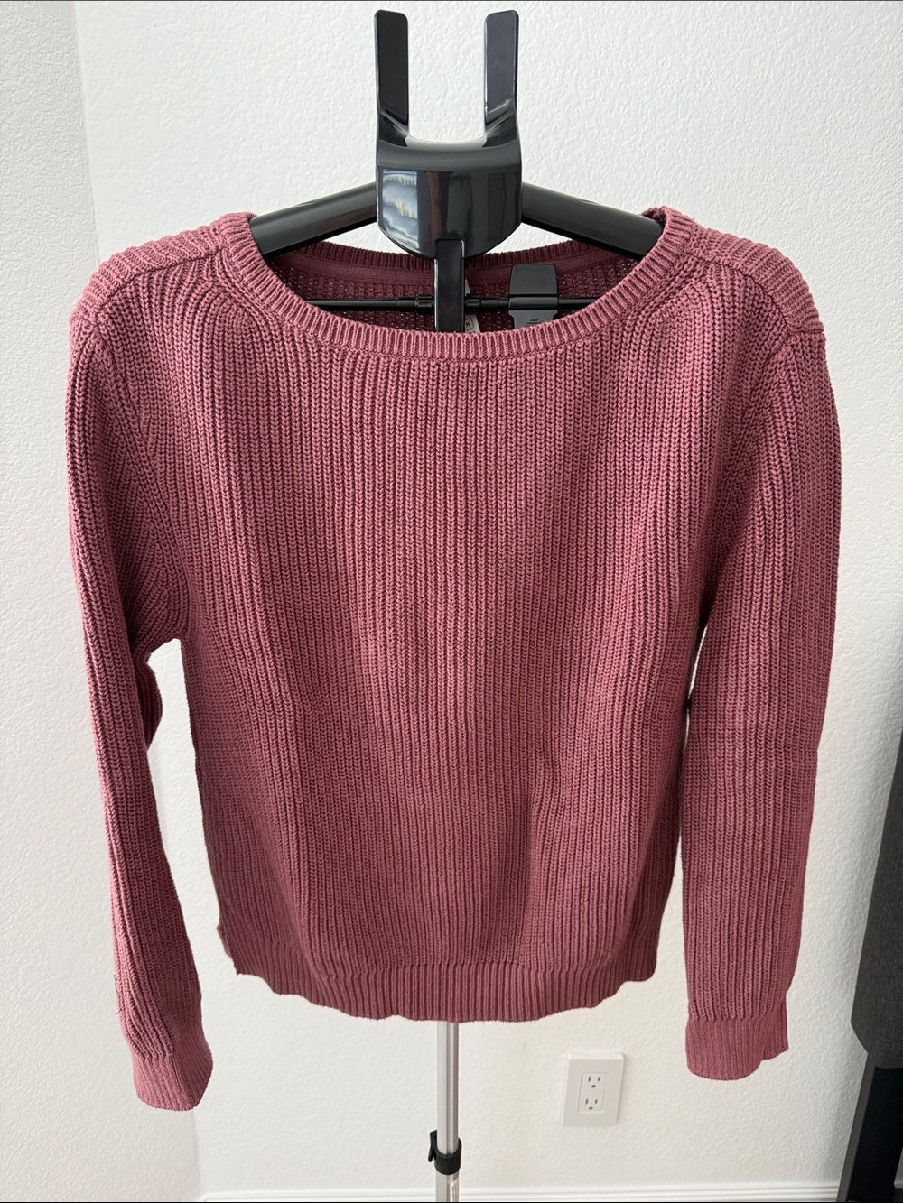 Classic Ribbed Crewneck Sweater in Dusty Rose